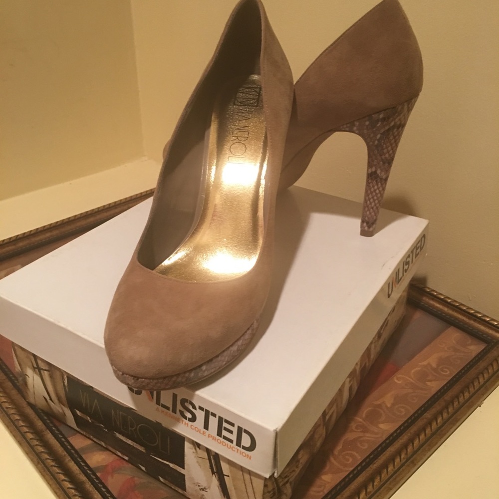 Via Neroli suede platform pump